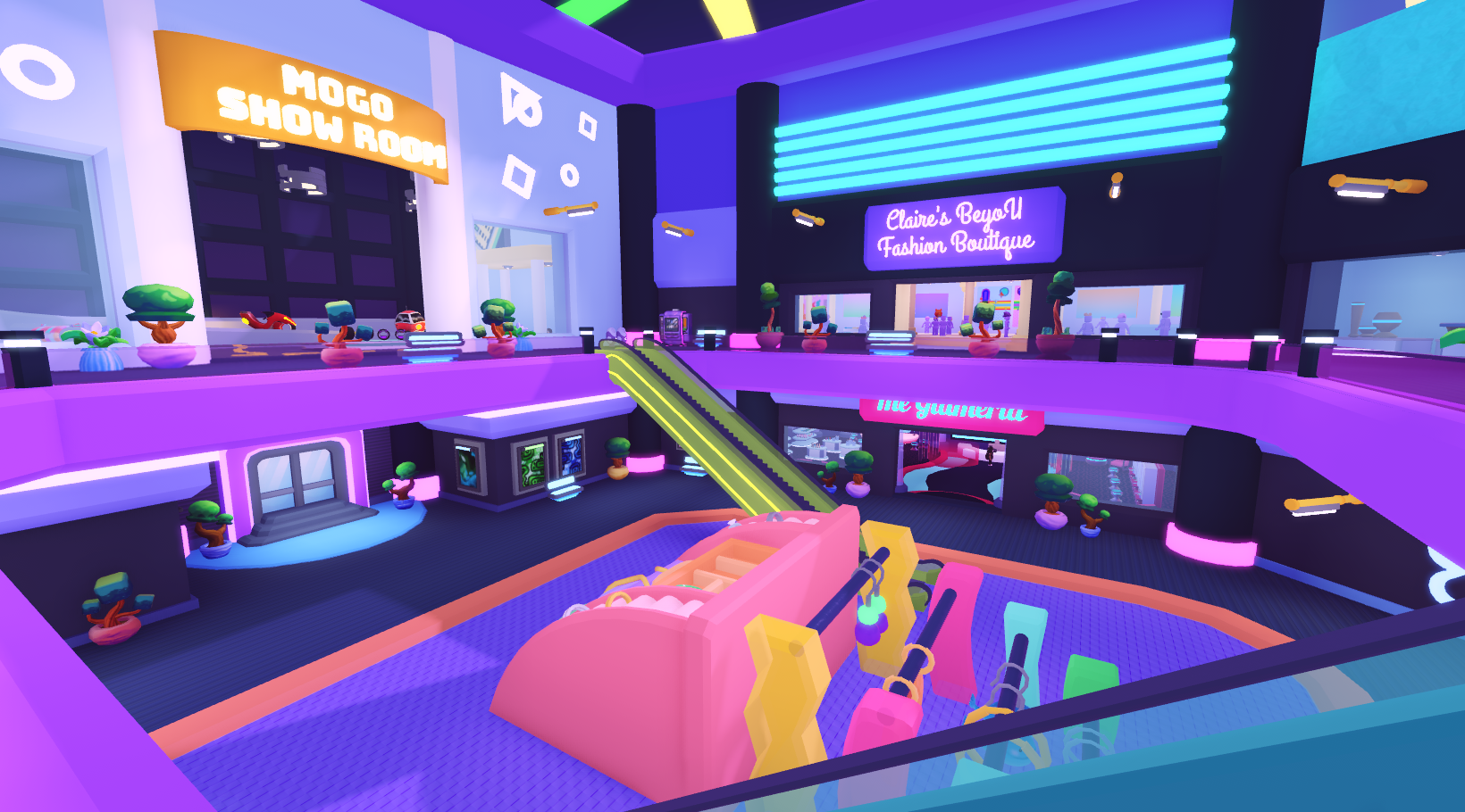 I Got a Job at a Roblox Cafe to Make Robux.. 